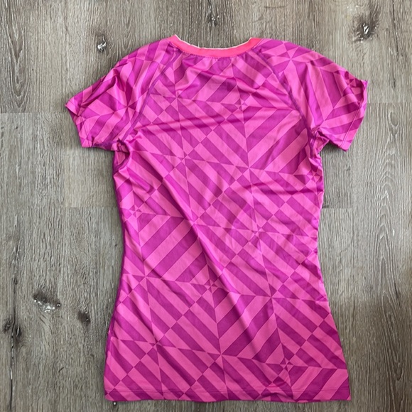 Nike Pro dri-fit athletic shirt - Picture 3 of 3